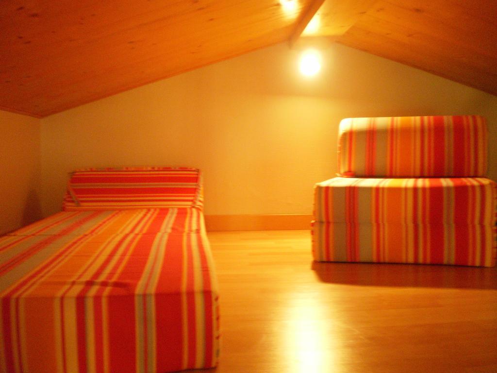 Gîte les Roziers Montmurat Zimmer foto