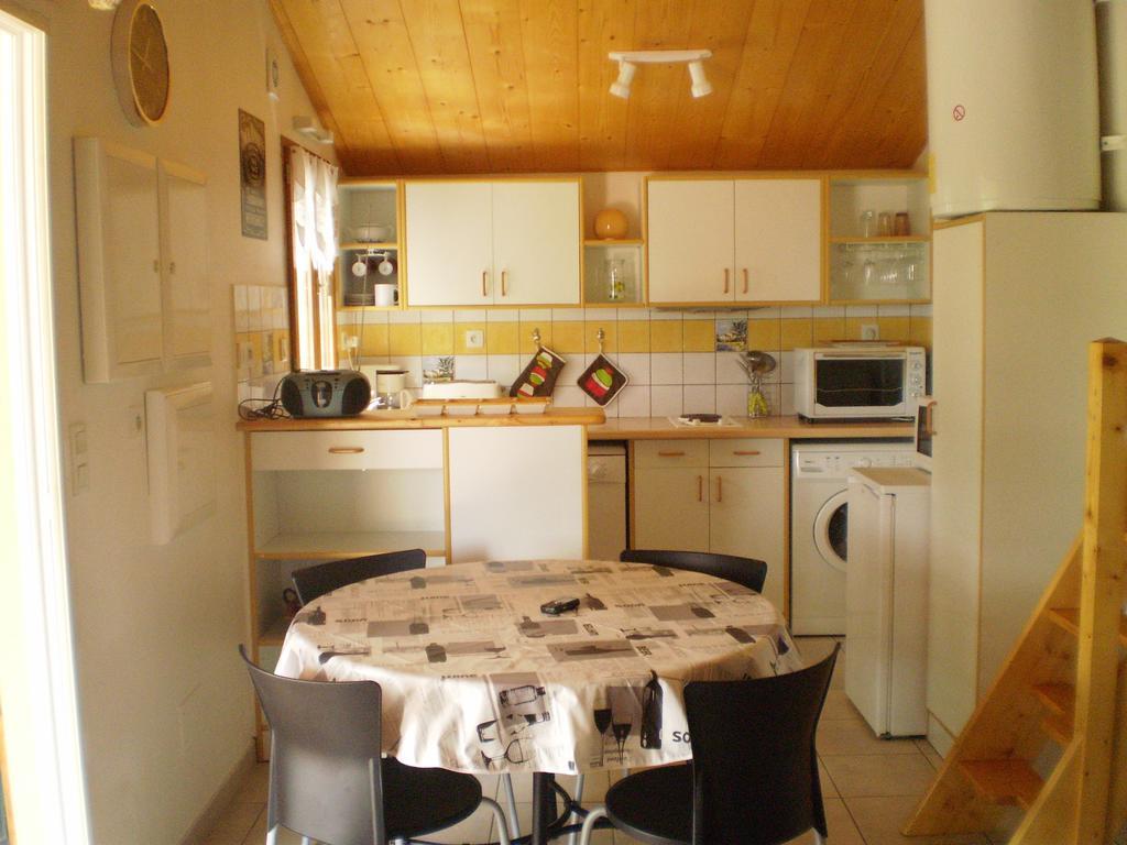 Gîte les Roziers Montmurat Zimmer foto